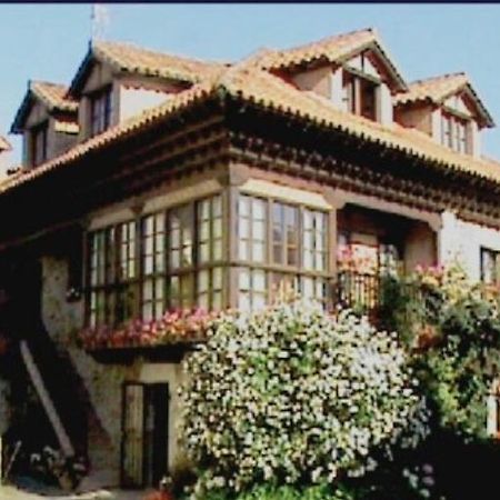 Posada La Casona De Ucieda Exterior photo