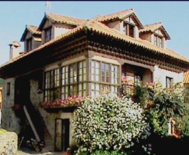 Posada La Casona De Ucieda Exterior photo